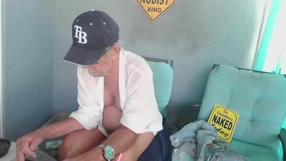 smallpenisbigtongue Adult Chat October 1, 2025