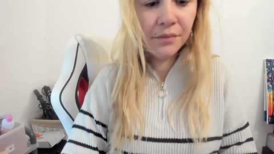 artsyandcraftsy_ Adult Chat October 1, 2025