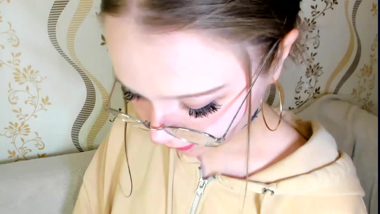 MelMooon Adult Chat October 1, 2025