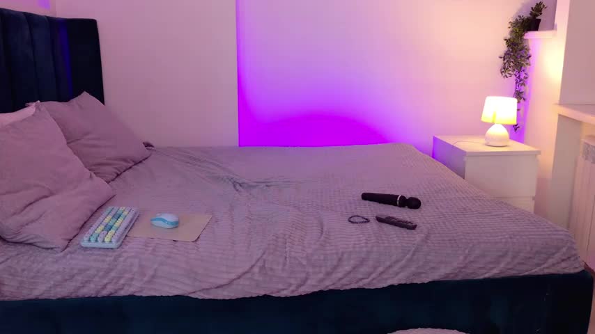 Peach_Avalanche Adult Chat October 1, 2025