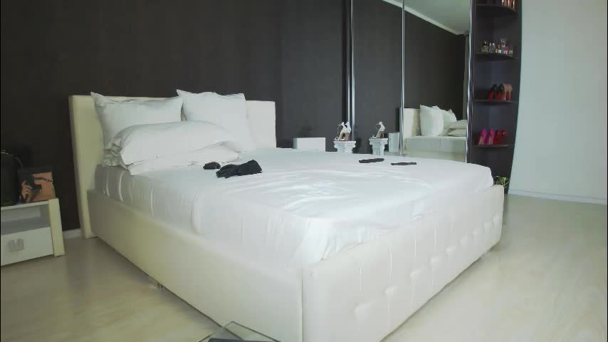 hefner_girl Adult Chat October 1, 2025