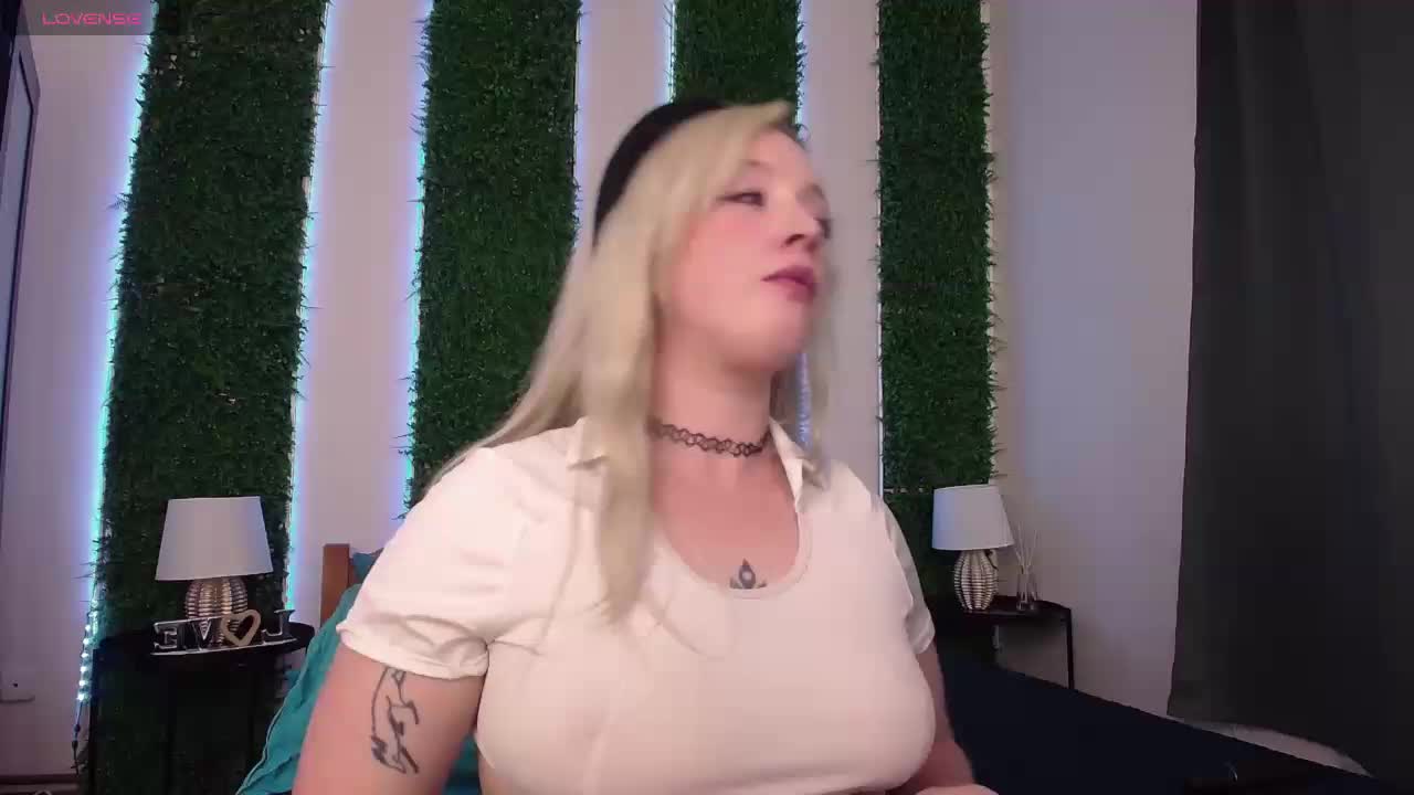 Nicole-Aniston Adult Chat October 1, 2025