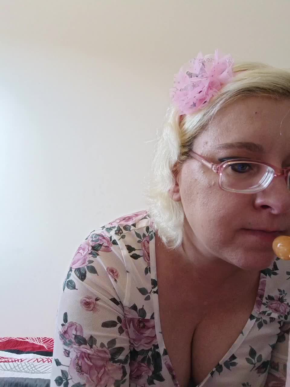 Vika211 Adult Chat October 1, 2025