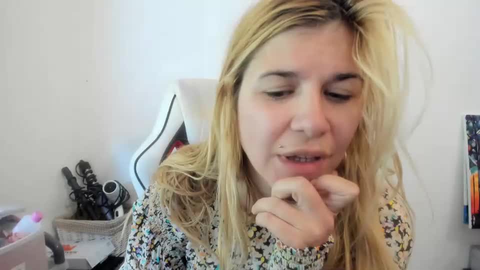 artsyandcraftsy_ Adult Chat October 2, 2025