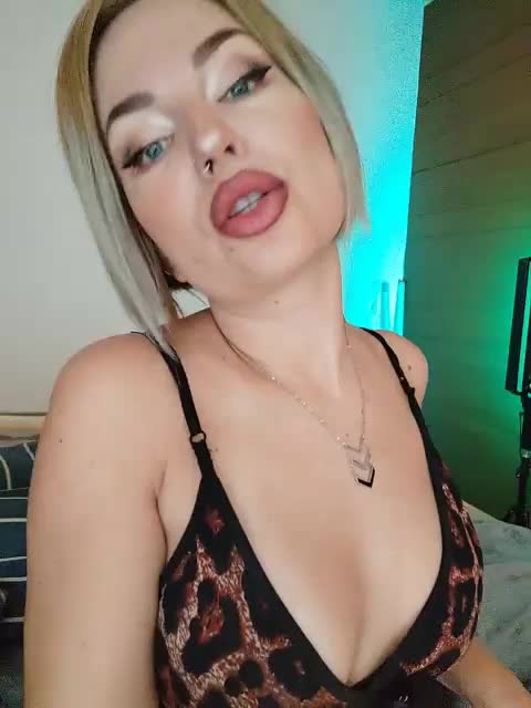 Minni_Mia Adult Chat October 3, 2025