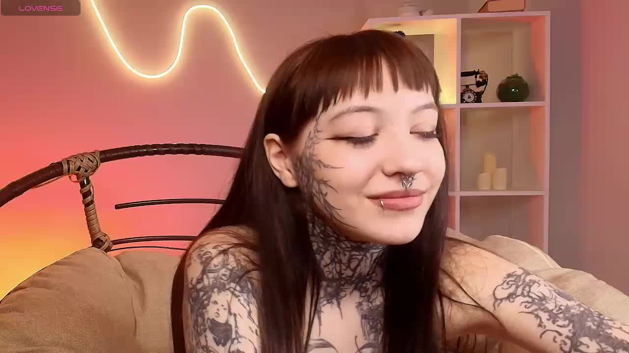 EmmaWillis Adult Chat October 3, 2025