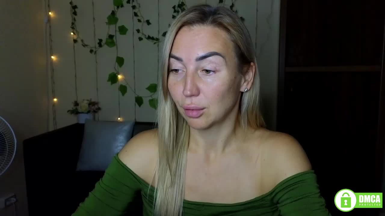 Jullyblondkiss Adult Chat October 4, 2025