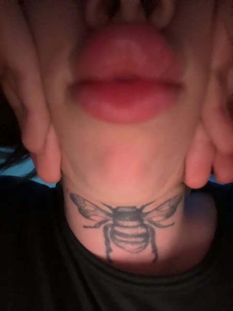 v_-_-_v Adult Chat October 4, 2025