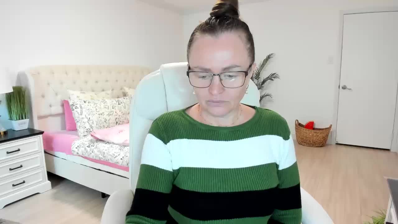 -Michelle- Adult Chat October 4, 2025