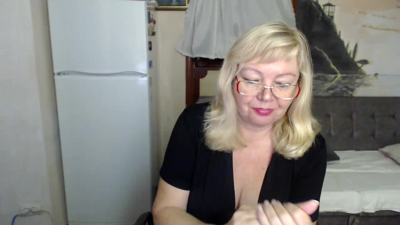EvelynLoveShy Adult Chat October 4, 2025