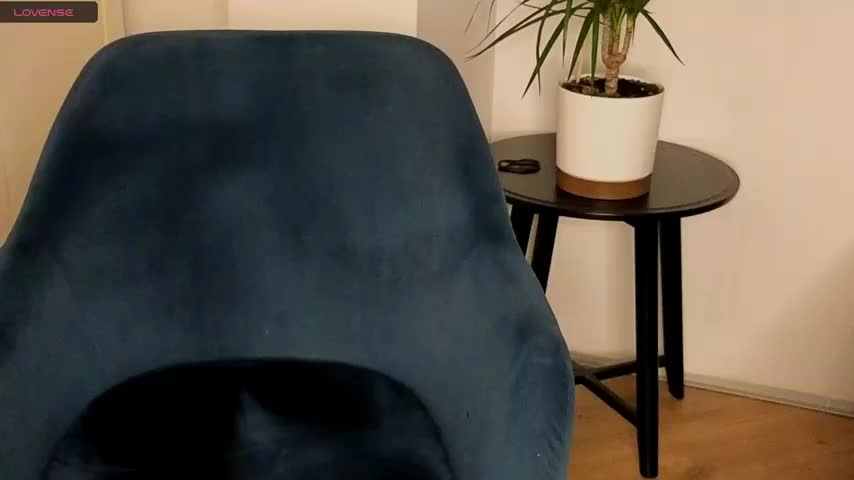 NoFace_Model Adult Chat October 4, 2025