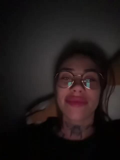 v_-_-_v Adult Chat October 4, 2025