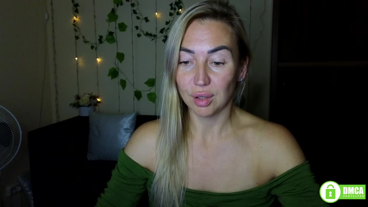 Jullyblondkiss Adult Chat October 4, 2025