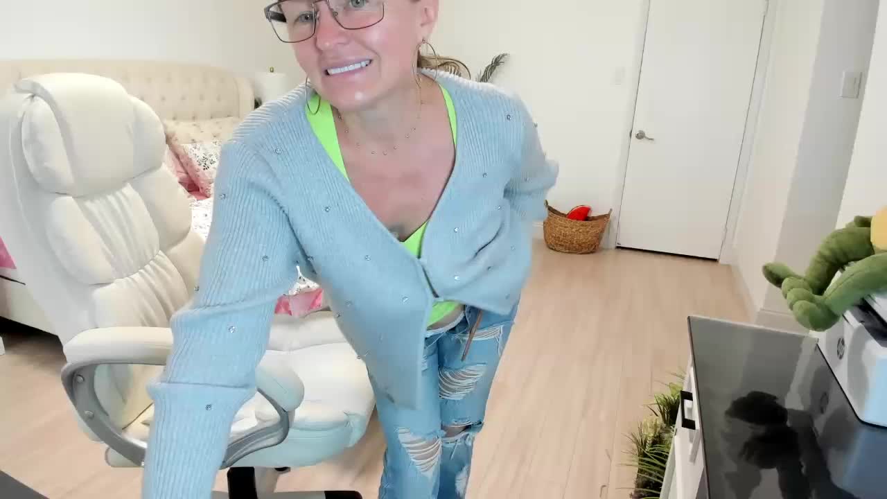 -Michelle- Adult Chat October 5, 2025