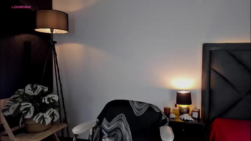 r_a_v_e_n Adult Chat October 6, 2025