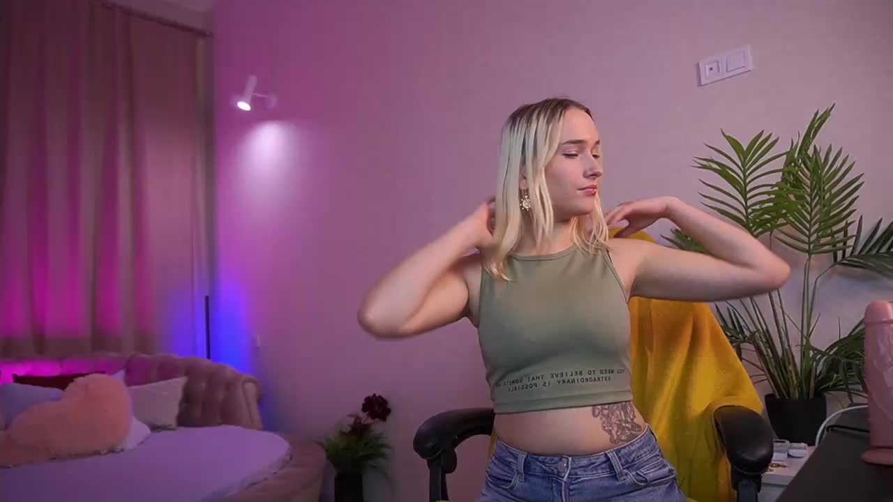 LilElfie Adult Chat October 6, 2025