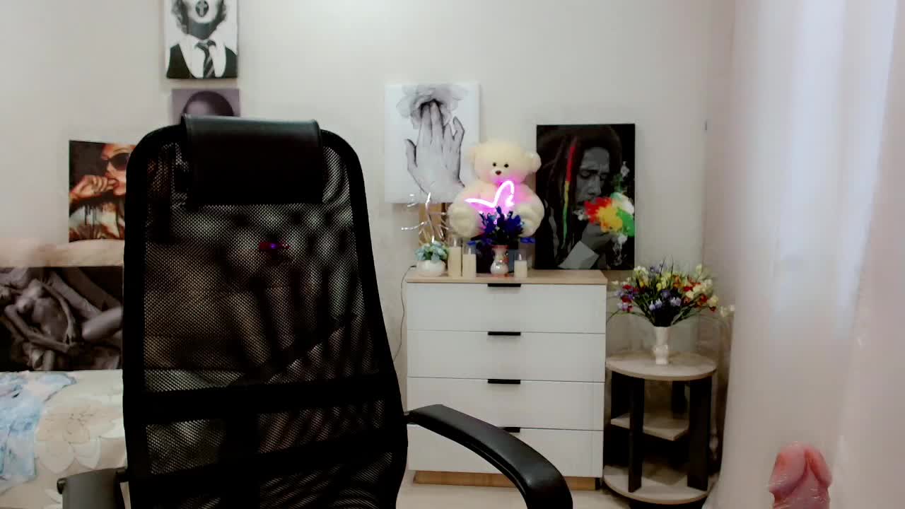 JuicyGloss Adult Chat October 7, 2025