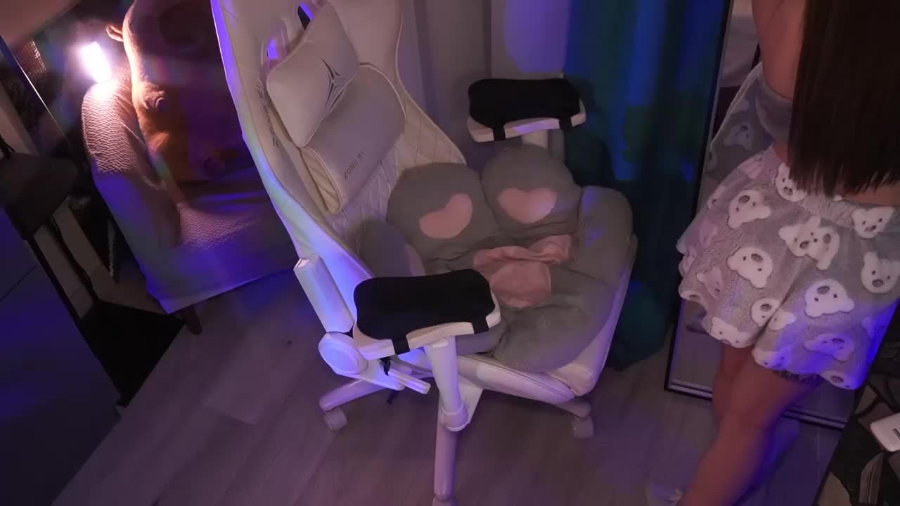 MiniNika Adult Chat October 7, 2025