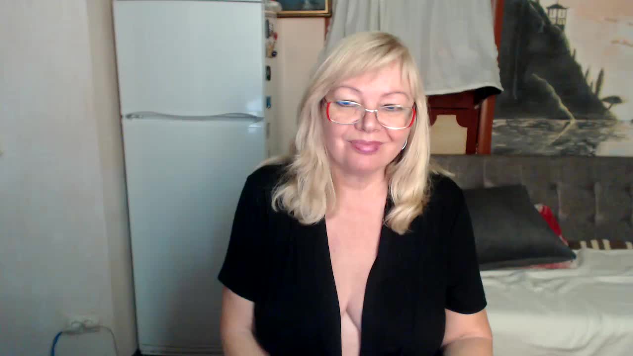 EvelynLoveShy Adult Chat October 7, 2025