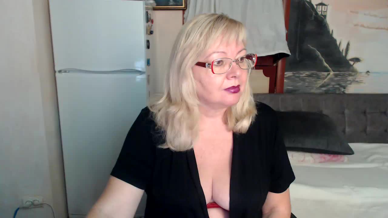 EvelynLoveShy Adult Chat October 8, 2025