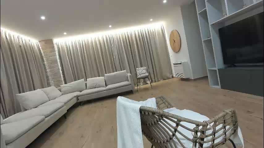 ehotlovea Adult Chat October 8, 2025