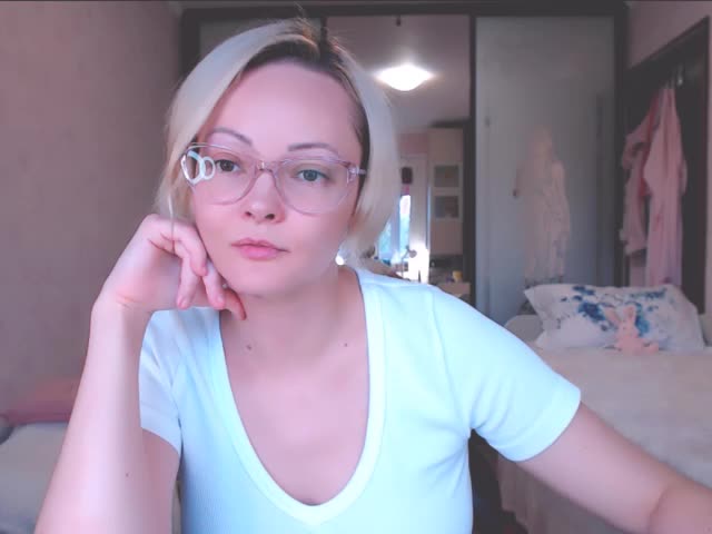 SophieCrush Adult Chat October 8, 2025