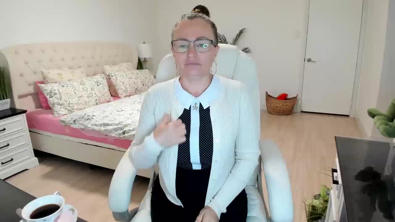 -Michelle- Adult Chat October 8, 2025