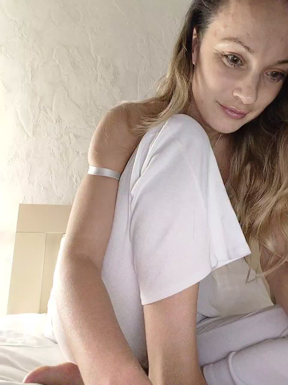 Lola3000 Adult Chat October 9, 2025