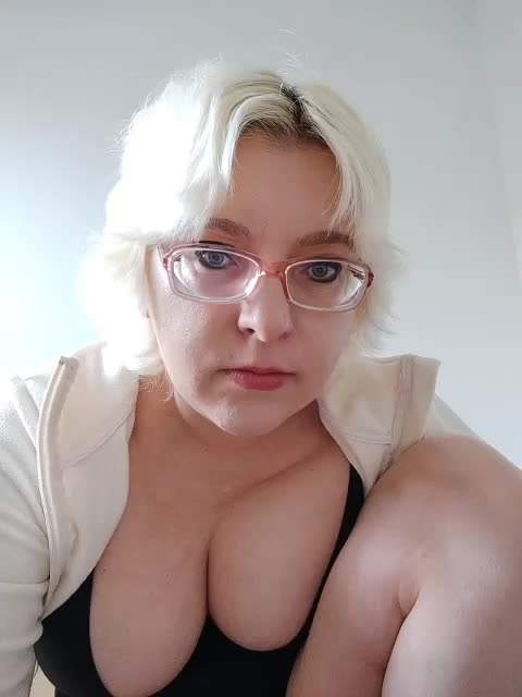 Vika211 Adult Chat October 9, 2025