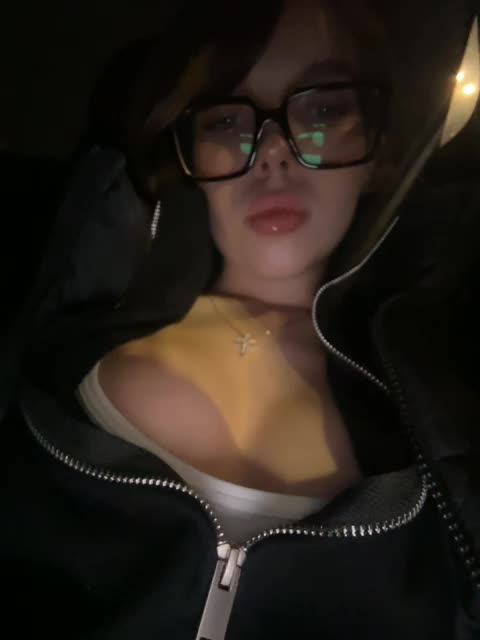 -Alessandra-21- Adult Chat October 10, 2025