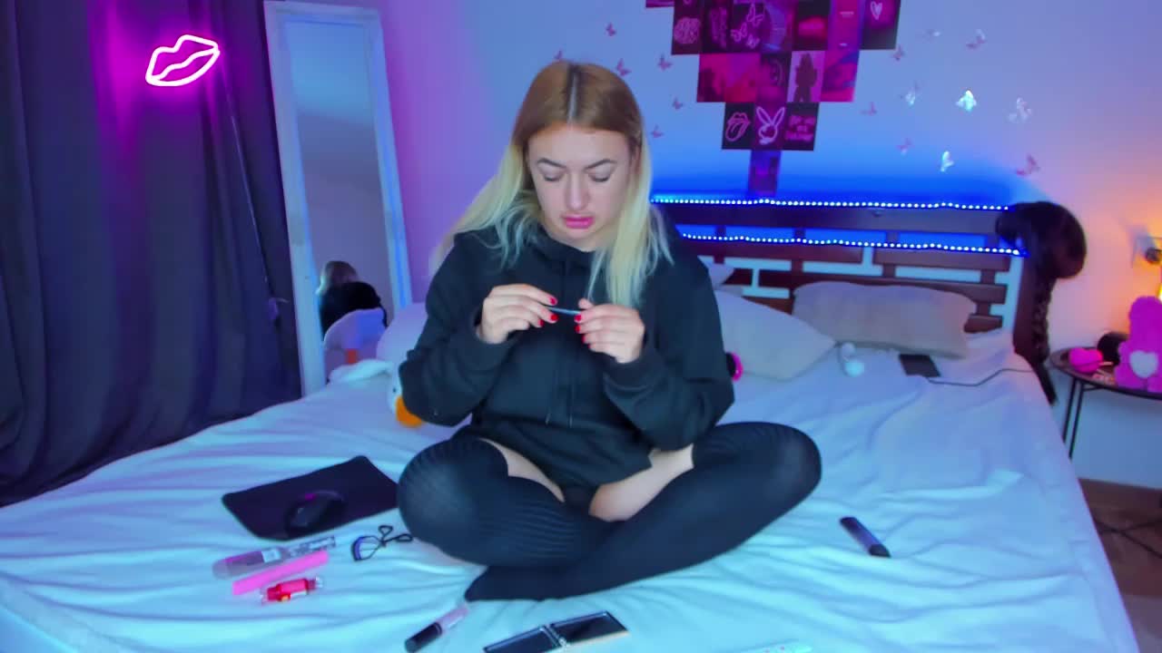 MikkiShows Adult Chat October 10, 2025