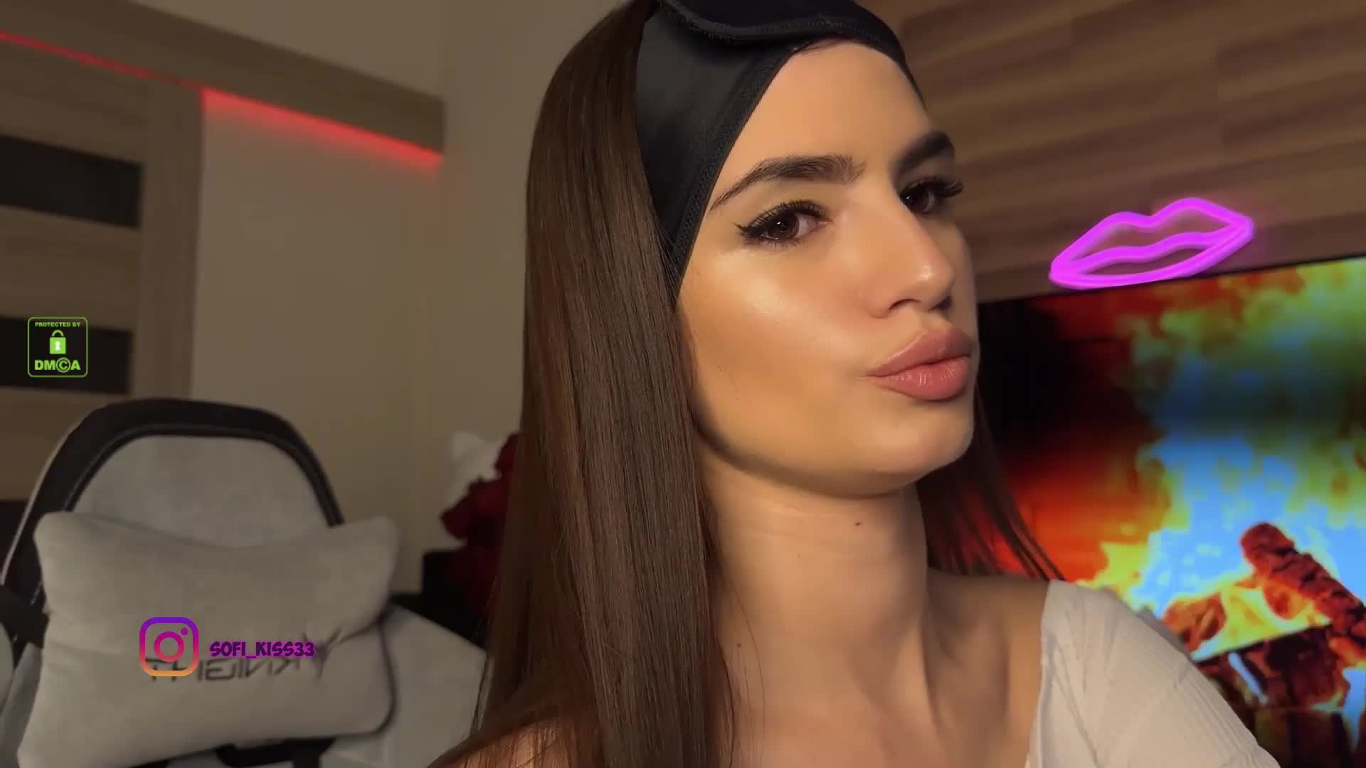 Sofi-Mi Adult Chat October 11, 2025