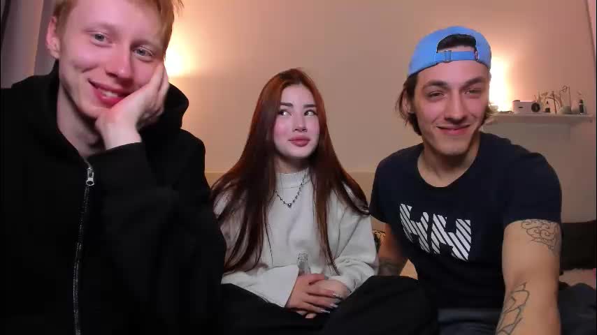 mmkakpoxyi22 Adult Chat October 12, 2025