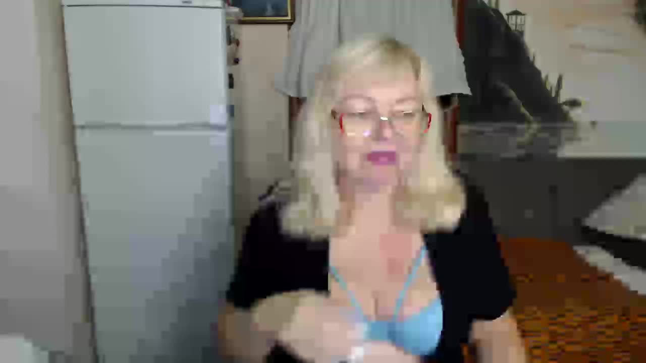 EvelynLoveShy Adult Chat October 12, 2025