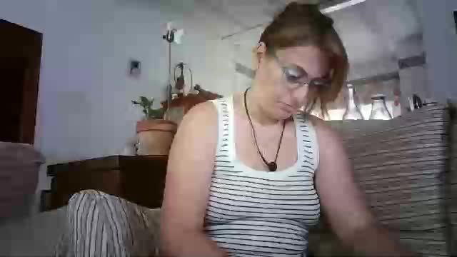 lolahueso Adult Chat October 12, 2025