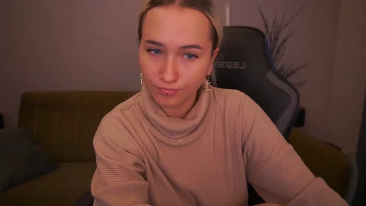 LilElfie Adult Chat October 12, 2025