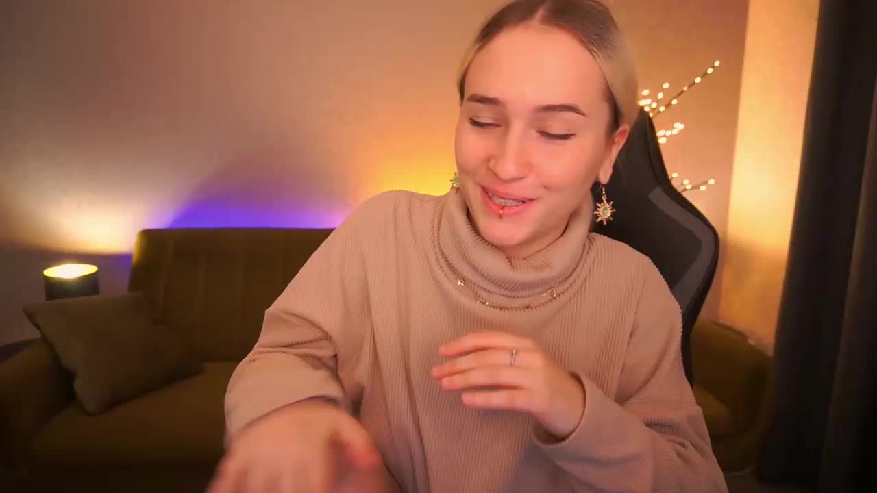 LilElfie Adult Chat October 12, 2025