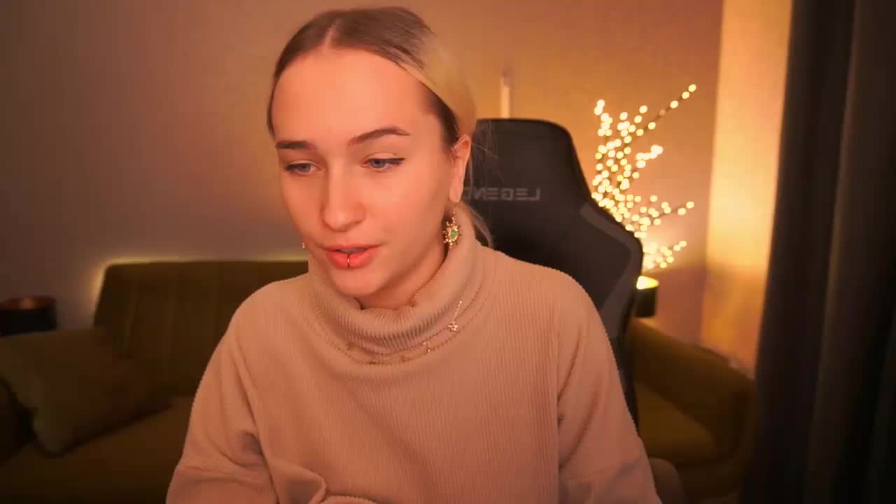 LilElfie Adult Chat October 12, 2025