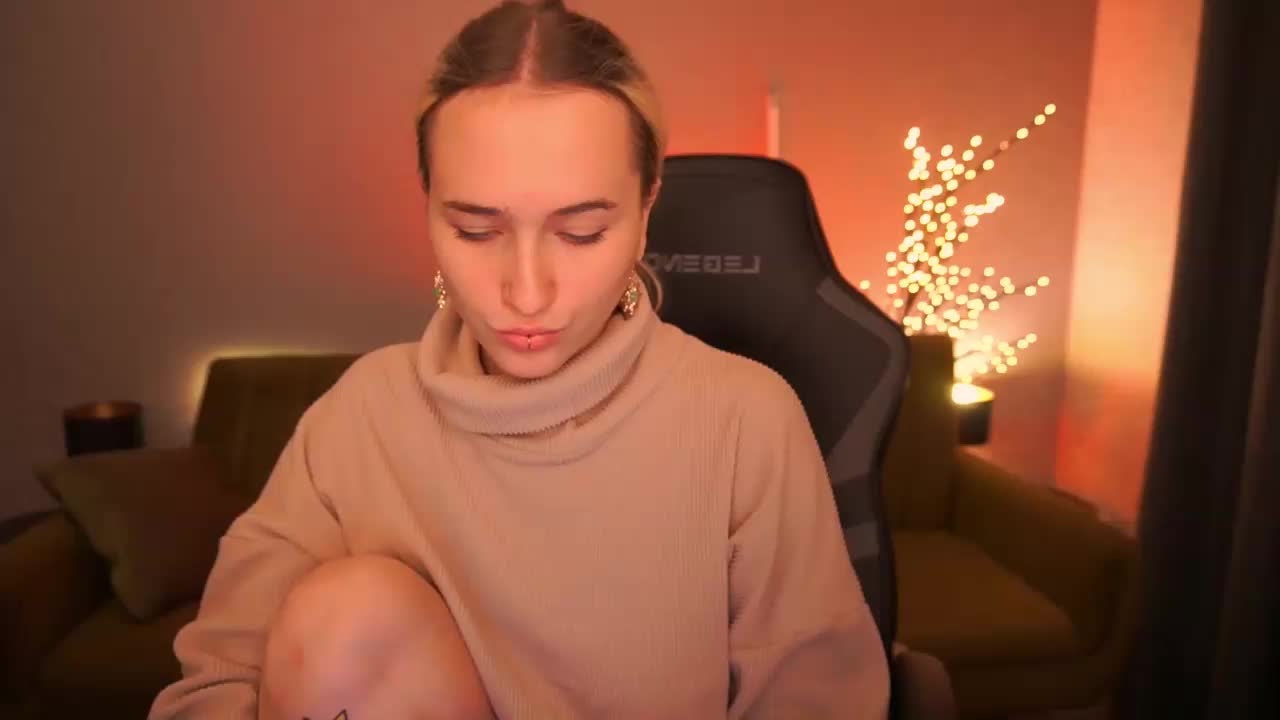 LilElfie Adult Chat October 12, 2025