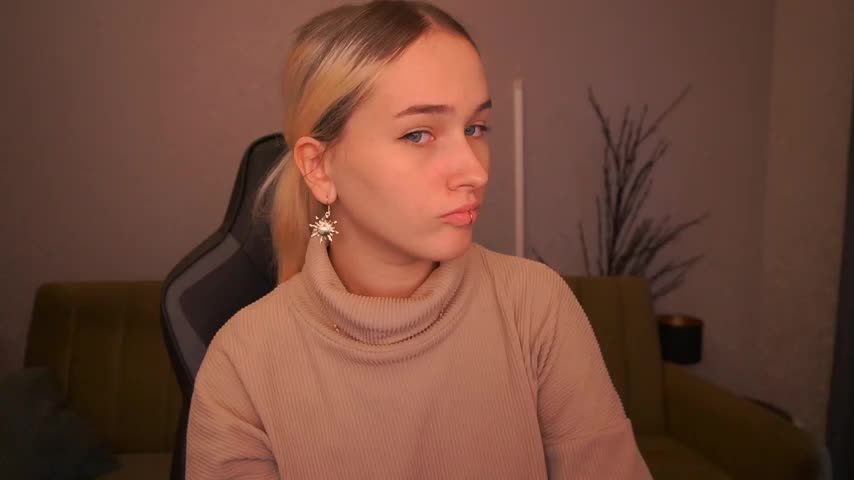 LilElfie Adult Chat October 13, 2025