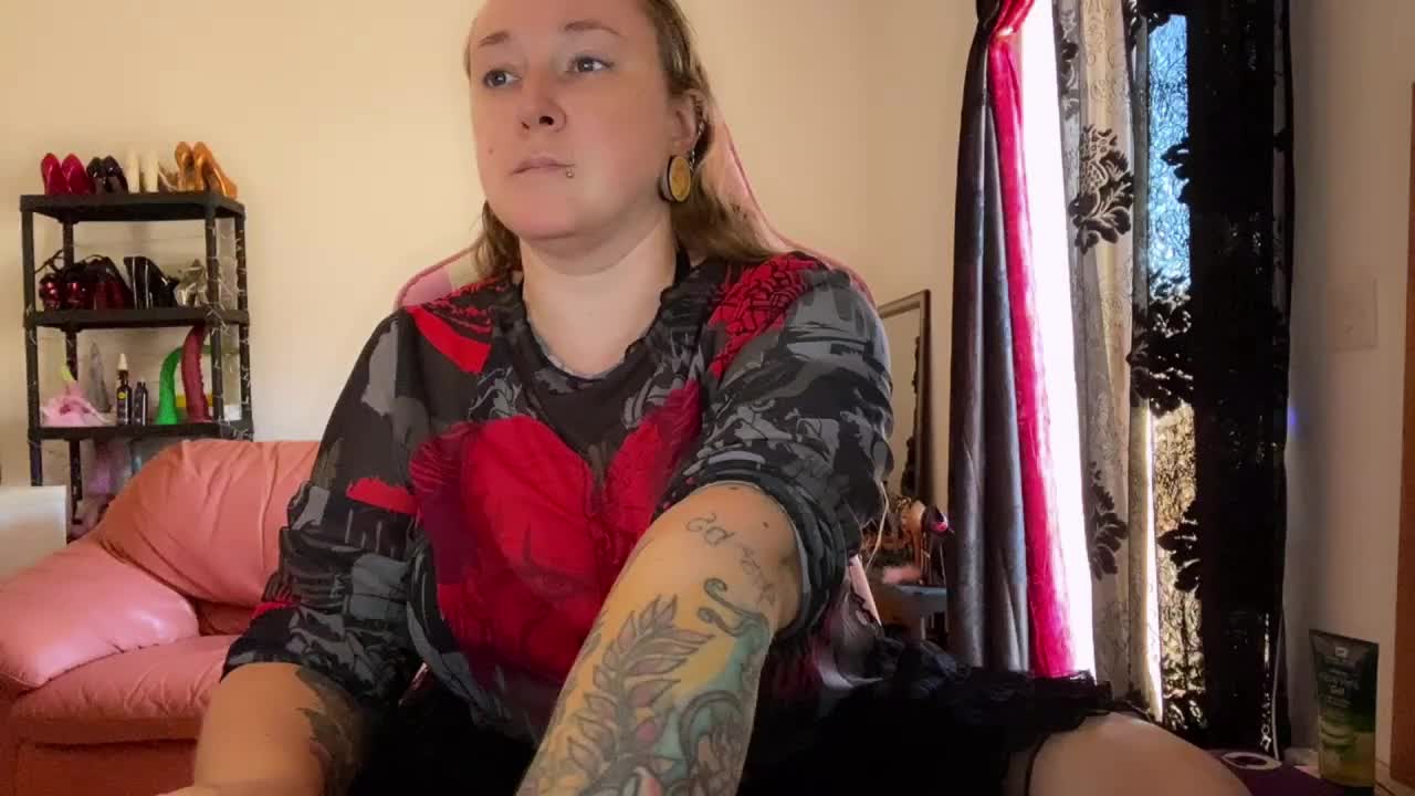 NylonQueen Adult Chat October 7, 2025