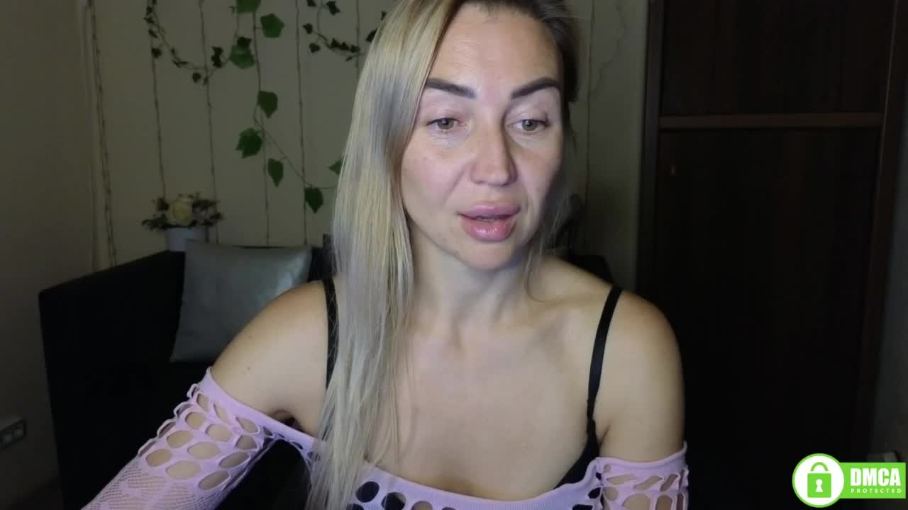 Jullyblondkiss Adult Chat October 13, 2025