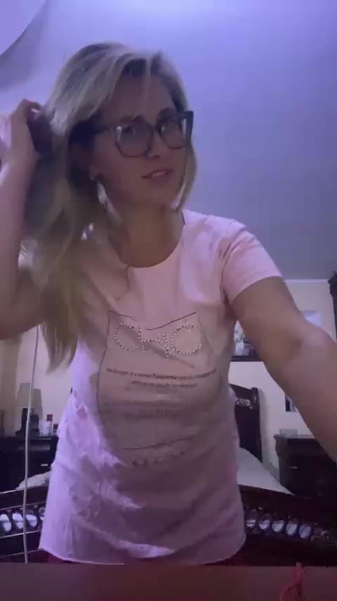 Elegant00Girl Adult Chat October 14, 2025