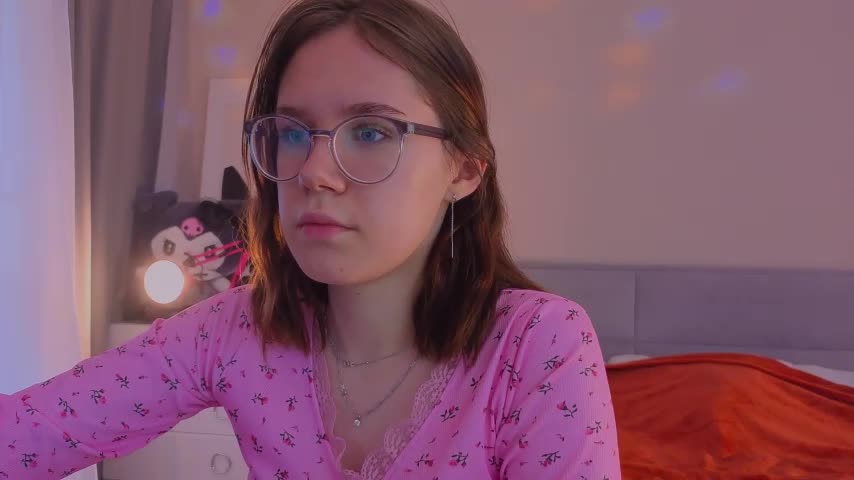 Mia_Luw Adult Chat October 14, 2025