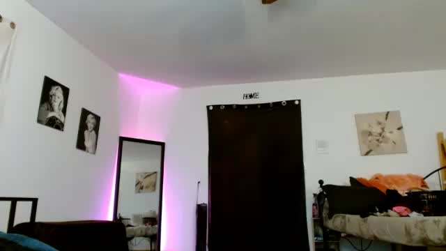 bombshellbaeby Adult Chat October 15, 2025