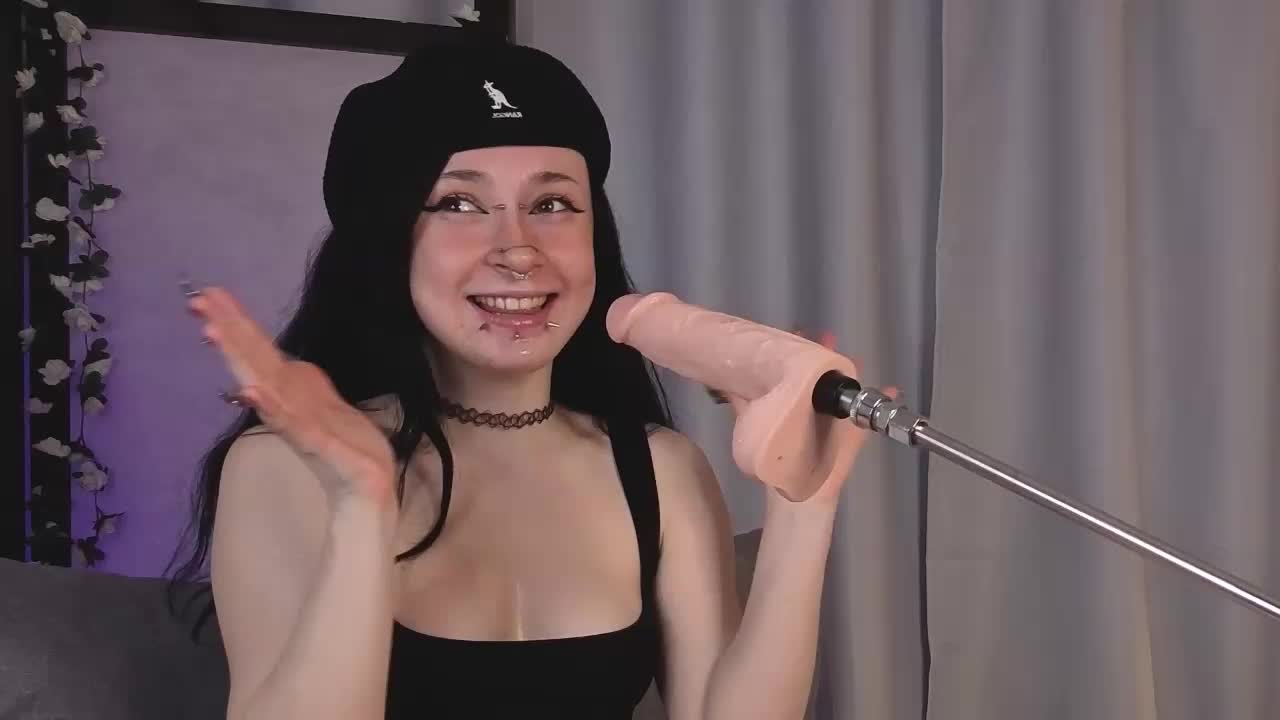 Juicy-Vikki Adult Chat October 14, 2025