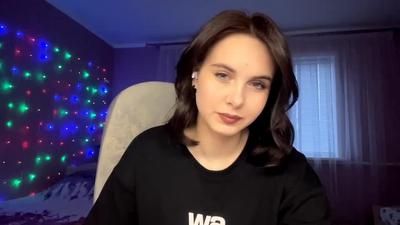 CANDY-LIPS-GIRL Adult Chat October 14, 2025