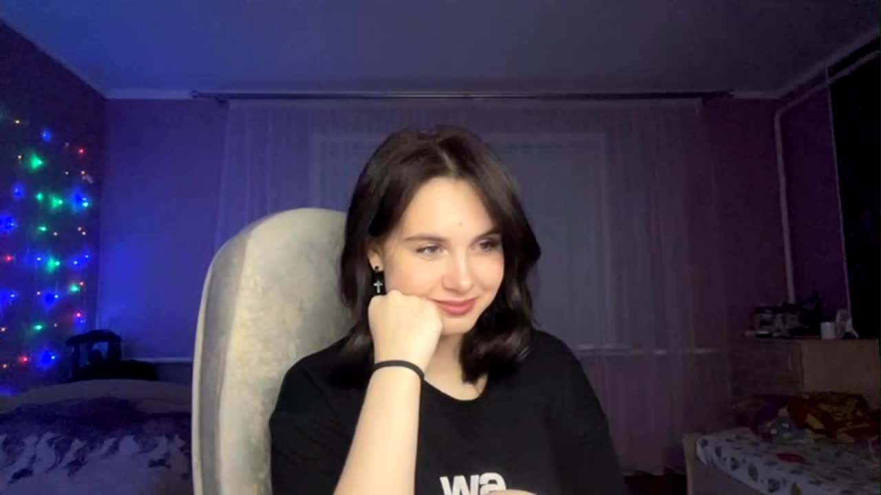 CANDY-LIPS-GIRL Adult Chat October 14, 2025