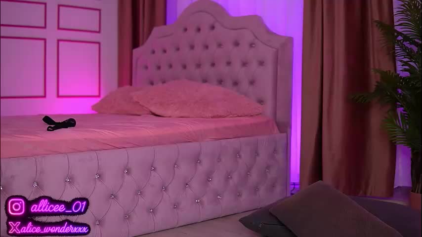 vanessasimon Adult Chat October 15, 2025