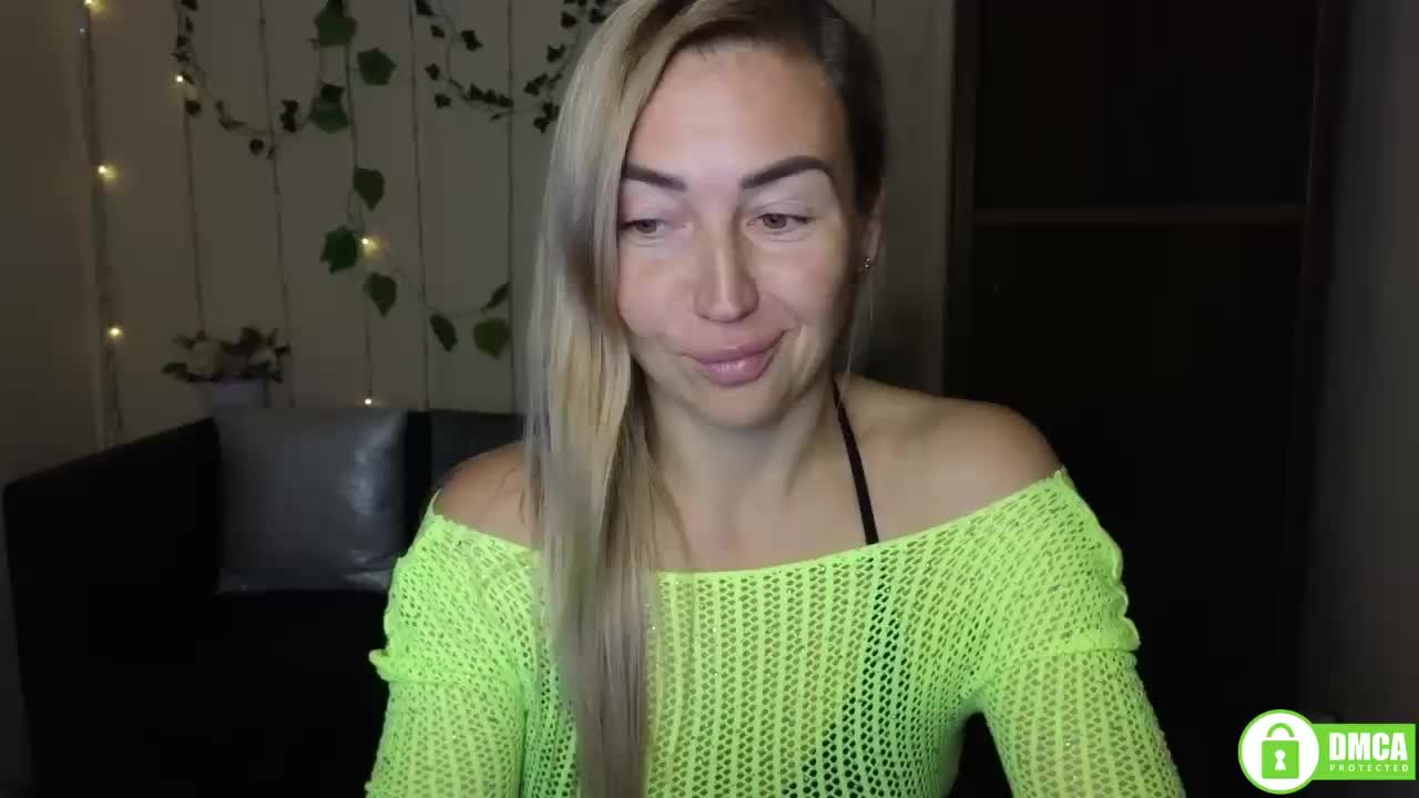 Jullyblondkiss Adult Chat October 14, 2025